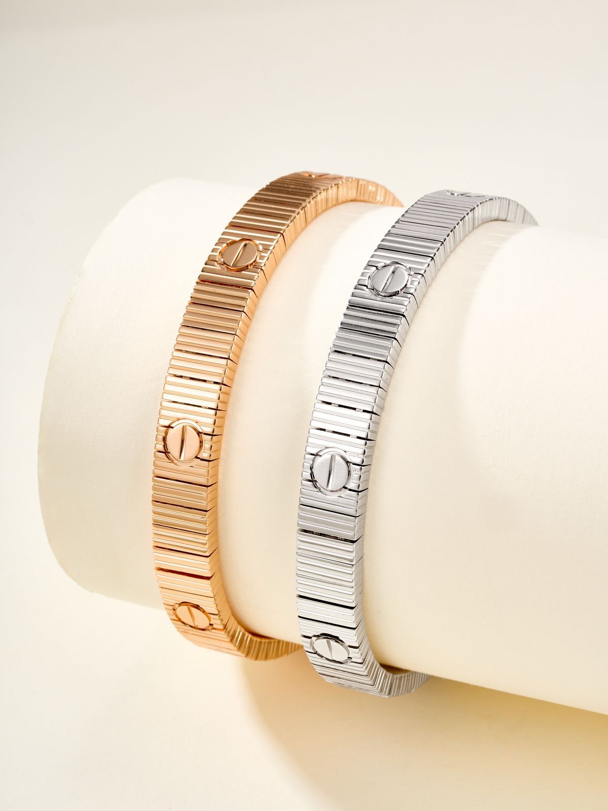 Vida Detaylı Kelepçe Bileklik